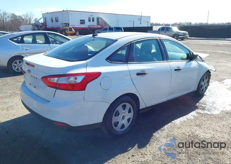 2014 Ford Focus S z USA, uszkodzony, nr VIN 1FADP3E23EL295809
